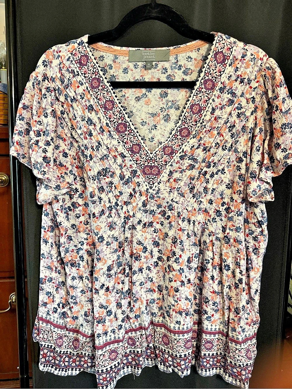 peckley jensen Floral Tunic White Blue Size XL Like New